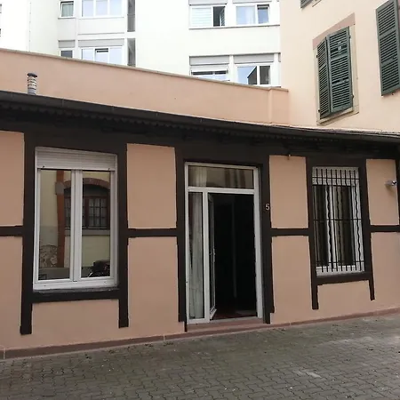 Apartment Charmant Studio A *
